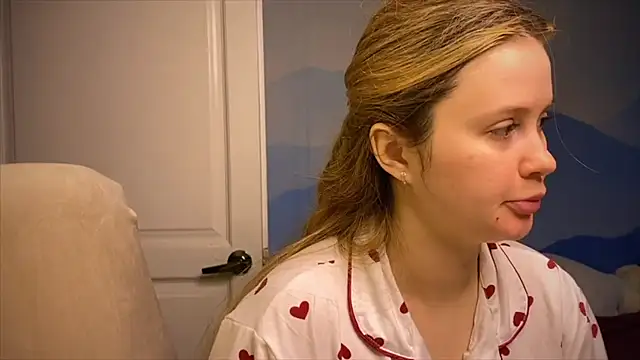 Snapshot of IlonaMurf chatting on November 2025 07:21:01 AM IlonaMurf online show from November 2025 07:21:01 AM