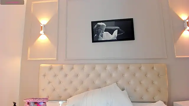 anniemartinezz online show from December 2024 12:45:02 PM