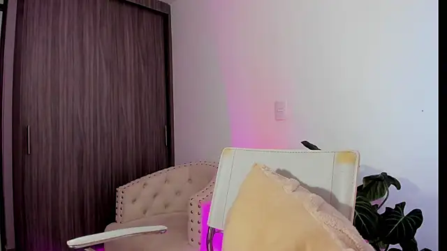 Sara Leblanc online show from March 2026 02:44:02 PM