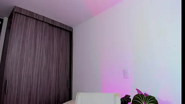 Sara Leblanc online show from March 2026 02:56:01 PM