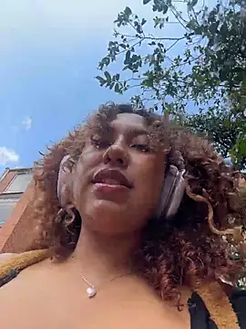 lauraltt online show from December 2025 06:48:02 PM