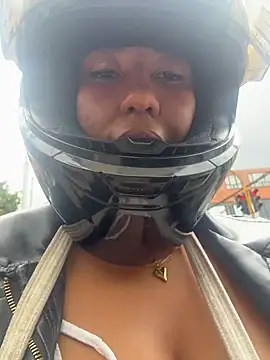 lauraltt online show from January 2026 08:18:02 PM