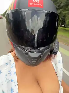 lauraltt online show from February 2026 07:01:02 PM