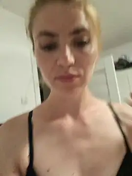 Snapshot of Anne-Mo chatting on August 2026 07:38:01 PM Anne-Mo online show from August 2026 07:38:01 PM