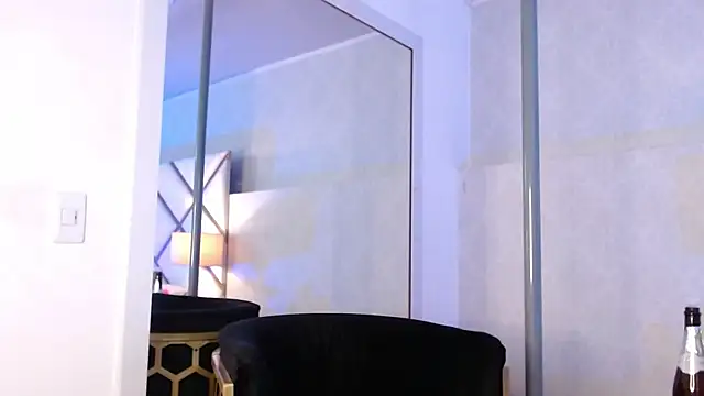 Snapshot of AmyRox_ chatting on February 2025 11:33:01 AM AmyRox online show from February 2025 11:33:01 AM