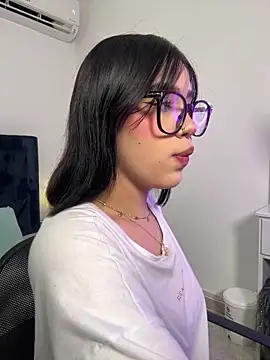 Lily Woodz online show from February 2026 07:07:01 PM