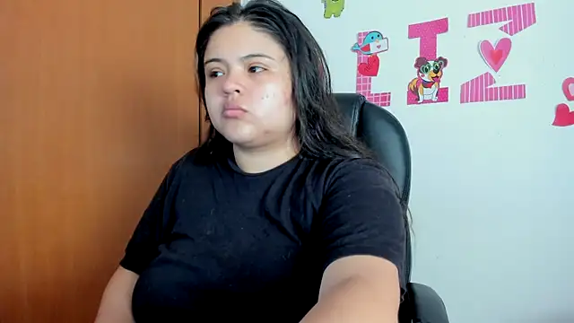 Snapshot of lizzie_c chatting on February 2025 04:39:02 PM lizzie c online show from February 2025 04:39:02 PM