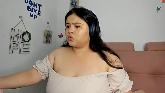 lizzie c online show from June 2026 10:35:02 PM