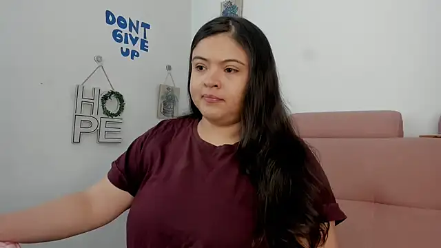 Snapshot of lizzie_c chatting on June 2026 06:12:01 PM lizzie c online show from June 2026 06:12:01 PM