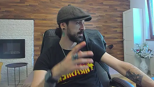 Snapshot of AxelColton chatting on November 2025 11:33:01 AM AxelColton online show from November 2025 11:33:01 AM