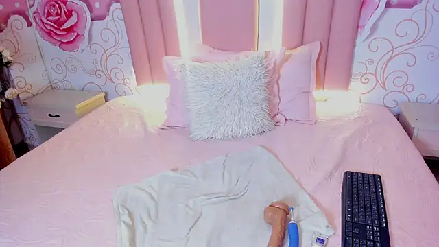 Snapshot of Lily_Martinez chatting on January 2025 11:39:02 PM Lily Martinez online show from January 2025 11:39:02 PM