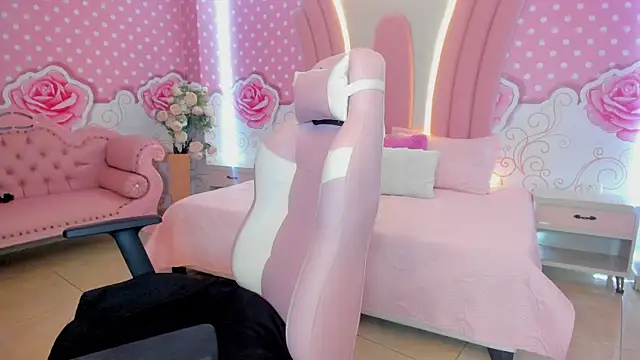 Snapshot of Lily_Martinez chatting on February 2025 10:07:02 AM Lily Martinez online show from February 2025 10:07:02 AM