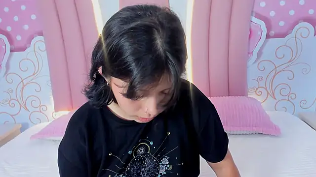 Snapshot of Lily_Martinez chatting on March 2025 05:28:02 AM Lily Martinez online show from March 2025 05:28:02 AM