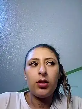 Snapshot of catalella14 chatting on February 2025 12:13:01 AM catalella14 online show from February 2025 12:13:01 AM