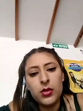 Snapshot of catalella14 chatting on February 2025 07:32:02 PM catalella14 online show from February 2025 07:32:02 PM
