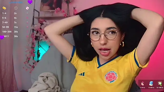 Snapshot of Sweet_Nyx chatting on June 2026 11:20:02 PM Sweet Nyx online show from June 2026 11:20:02 PM
