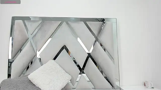 Snapshot of _Hottest_Mature chatting on December 2024 04:06:01 PM Hottest Mature online show from December 2024 04:06:01 PM