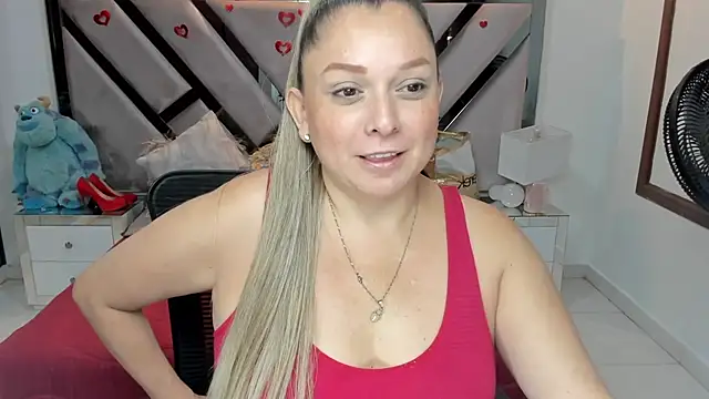 natalia5560 online show from October 2025 01:00:01 PM