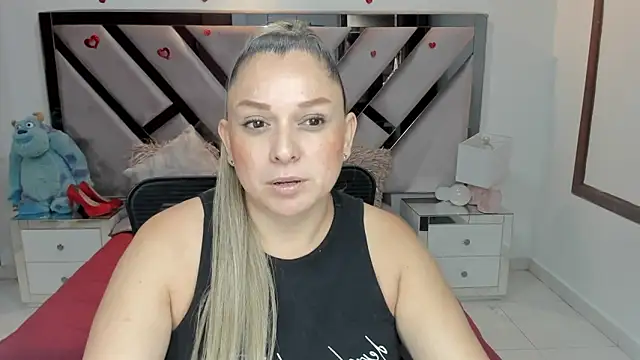 natalia5560 online show from October 2025 02:07:01 PM