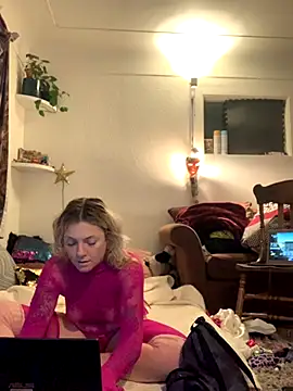 Snapshot of SilverandFox chatting on October 2025 10:49:02 AM SilverandFox online show from October 2025 10:49:02 AM