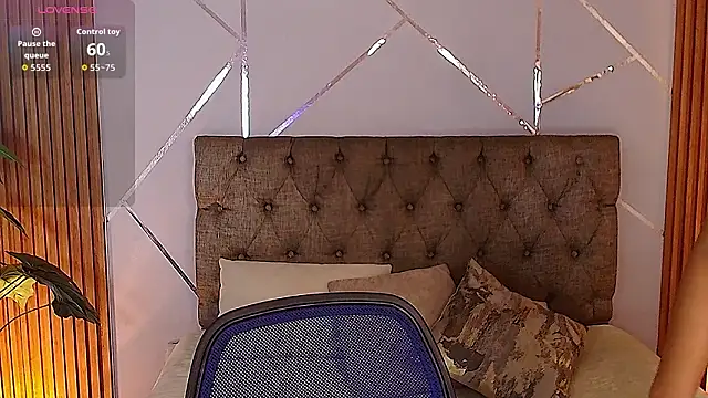 Snapshot of charlottee_white chatting on March 2026 08:37:01 PM charlottee white online show from March 2026 08:37:01 PM