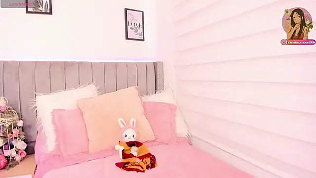 Snapshot of vanesa_moon__ chatting on September 2025 01:33:02 PM vanesa moon online show from September 2025 01:33:02 PM