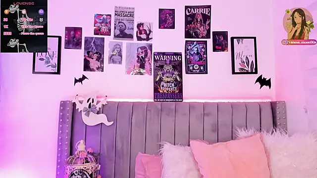 Snapshot of vanesa_moon__ chatting on October 2025 11:50:01 PM vanesa moon online show from October 2025 11:50:01 PM