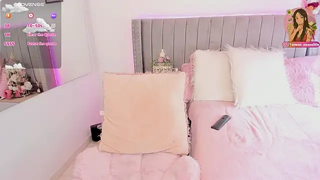 Snapshot of vanesa_moon__ chatting on May 2026 03:19:02 PM vanesa moon online show from May 2026 03:19:02 PM