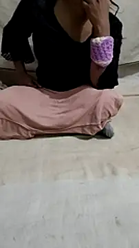 Snapshot of Looliya02 chatting on December 2024 07:24:02 AM Looliya02 online show from December 2024 07:24:02 AM