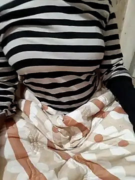 Snapshot of Looliya02 chatting on January 2025 10:22:01 AM Looliya02 online show from January 2025 10:22:01 AM