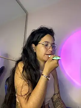 Snapshot of Rosita_forever_ chatting on April 2026 12:36:01 PM Rosita forever online show from April 2026 12:36:01 PM