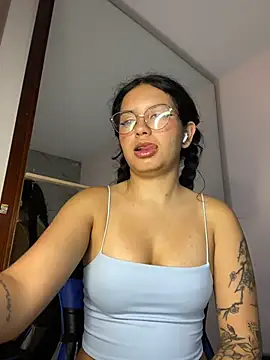 Snapshot of Rosita_forever_ chatting on May 2026 04:12:01 PM Rosita forever online show from May 2026 04:12:01 PM