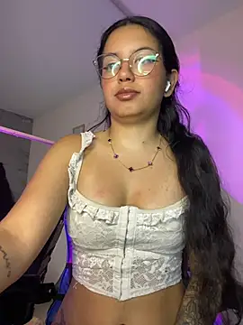 Snapshot of Rosita_forever_ chatting on May 2026 04:04:02 PM Rosita forever online show from May 2026 04:04:02 PM
