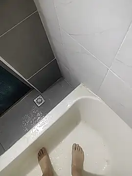 Snapshot of DTuannHallT chatting on December 2025 11:48:02 AM DTuannHallT online show from December 2025 11:48:02 AM