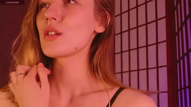 Hina  Derry online show from December 2024 04:54:01 PM