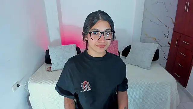 martina roldam online show from May 2026 04:41:02 AM