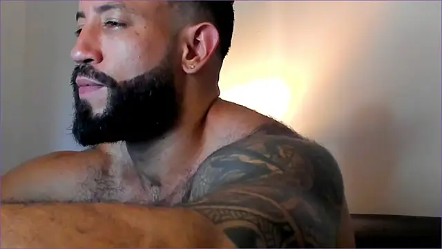 Snapshot of BradLeon_ chatting on October 2025 01:00:01 PM BradLeon online show from October 2025 01:00:01 PM