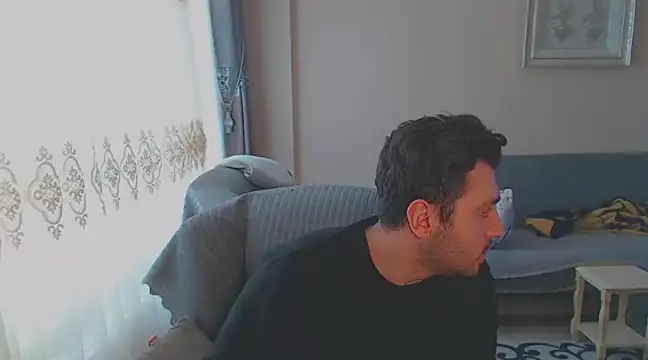 handsomeee04 online show from February 2025 12:00:02 PM