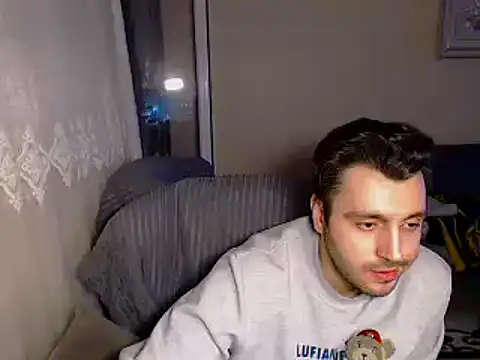 handsomeee04 online show from February 2025 12:49:01 AM