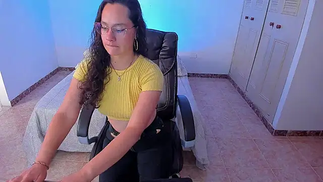 Snapshot of emmaTorres1 chatting on January 2025 01:40:01 PM emmaTorres1 online show from January 2025 01:40:01 PM