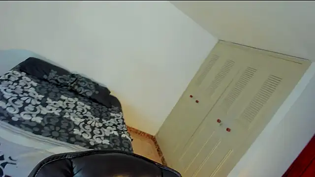 Snapshot of emmaTorres1 chatting on February 2025 01:30:01 PM emmaTorres1 online show from February 2025 01:30:01 PM