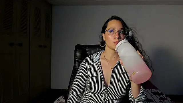 Snapshot of emmaTorres1 chatting on March 2025 02:26:01 AM emmaTorres1 online show from March 2025 02:26:01 AM