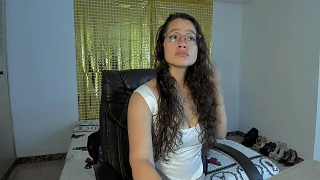 Snapshot of emmaTorres1 chatting on March 2025 08:32:02 PM emmaTorres1 online show from March 2025 08:32:02 PM