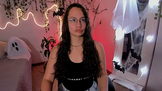 Snapshot of emmaTorres1 chatting on October 2025 02:46:01 PM emmaTorres1 online show from October 2025 02:46:01 PM