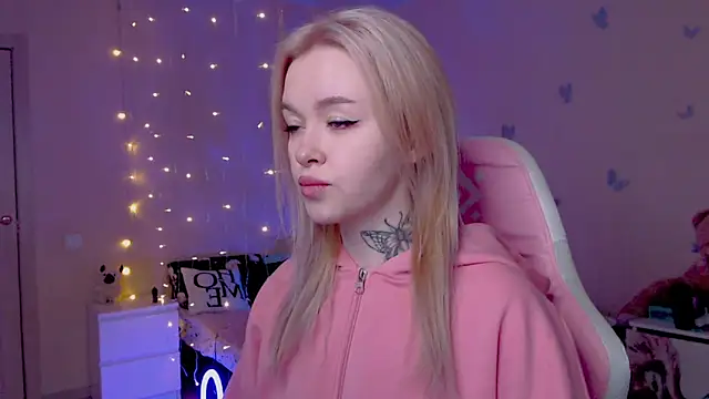 Snapshot of Naughty_Mable chatting on April 2026 01:14:01 AM Naughty Mable online show from April 2026 01:14:01 AM