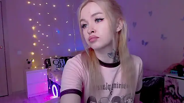 Snapshot of Naughty_Mable chatting on April 2026 01:15:01 AM Naughty Mable online show from April 2026 01:15:01 AM