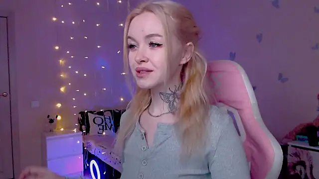 Snapshot of Naughty_Mable chatting on April 2026 01:14:01 AM Naughty Mable online show from April 2026 01:14:01 AM