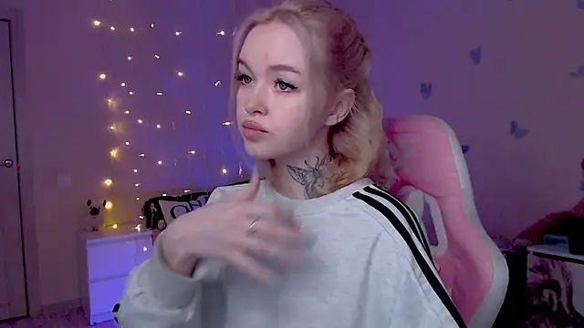 Snapshot of Naughty_Mable chatting on April 2026 12:52:02 AM Naughty Mable online show from April 2026 12:52:02 AM