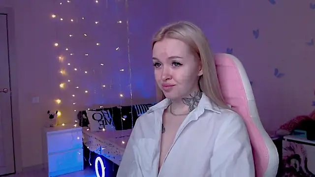 Snapshot of Naughty_Mable chatting on April 2026 01:44:01 AM Naughty Mable online show from April 2026 01:44:01 AM