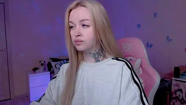 Snapshot of Naughty_Mable chatting on April 2026 01:16:02 AM Naughty Mable online show from April 2026 01:16:02 AM